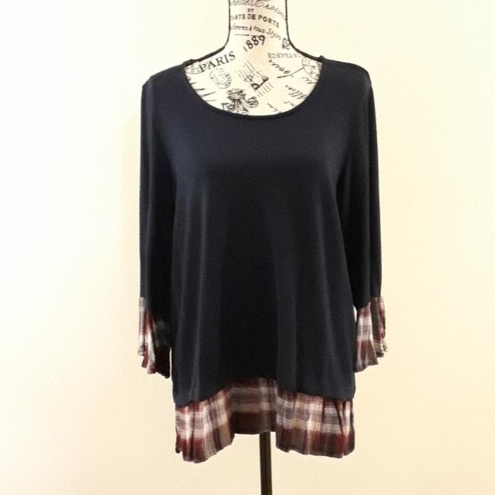 Westport blouse with plaid pleated hemline  Size 2X